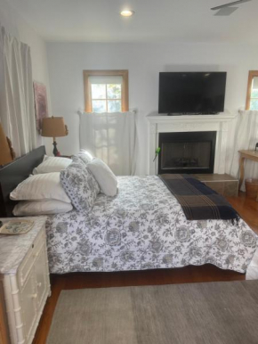 Cozy Brentwood Glen Guest Suite